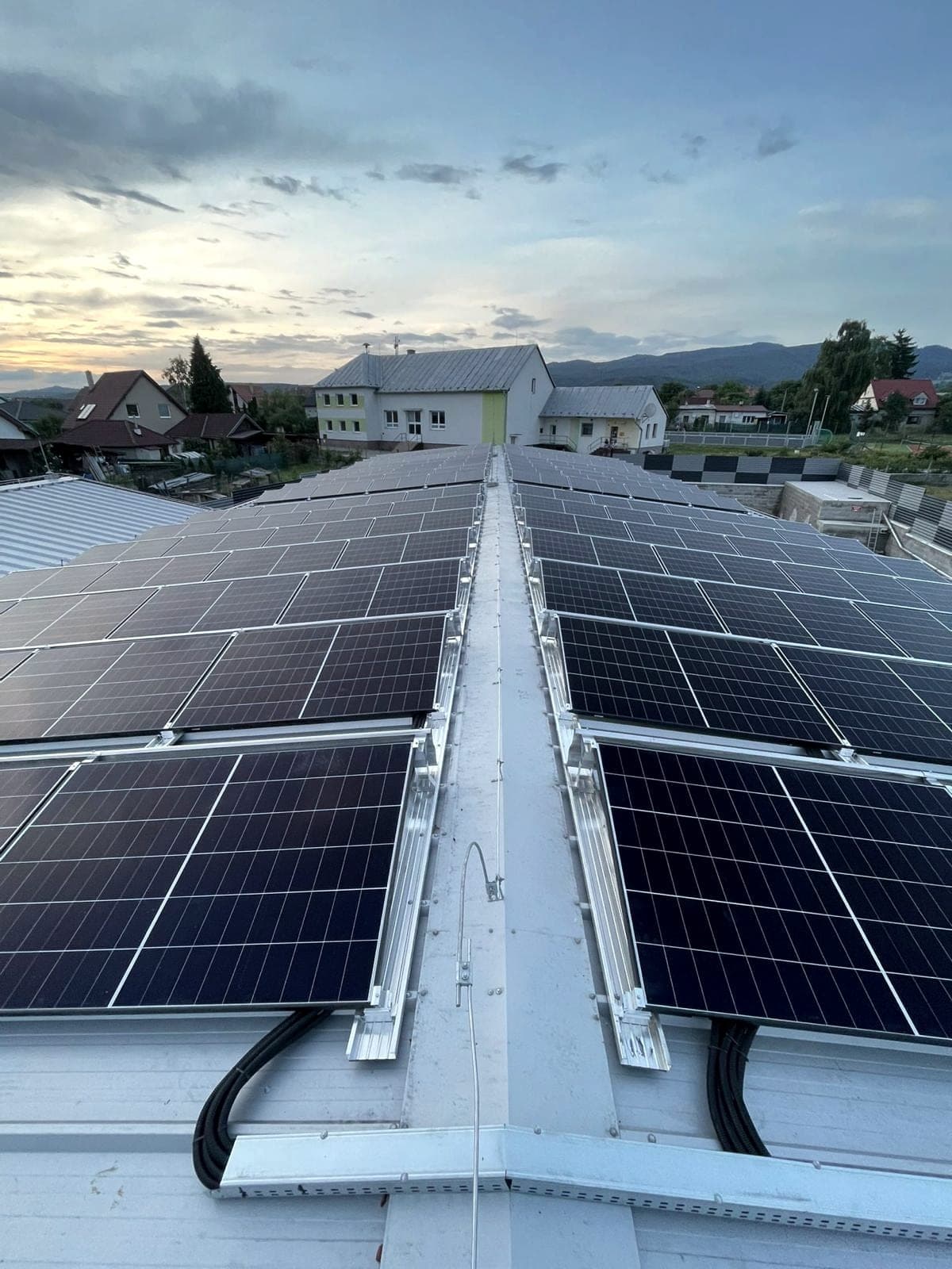 Mravec a synovia, Dúbravy, 58.8 kWp (1/4)